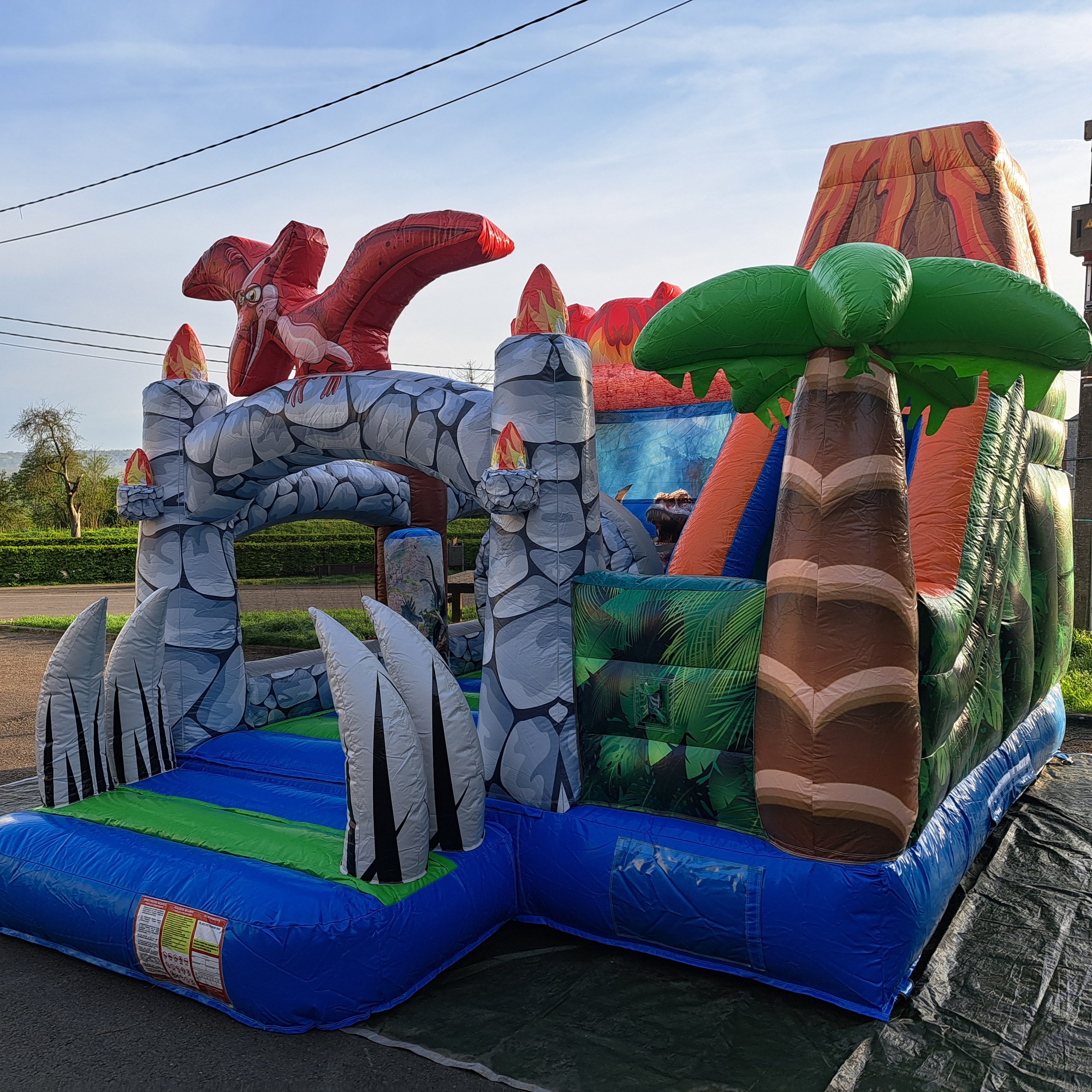 Location château gonflable dinosaure – Image 3